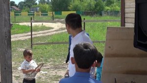 Забар поет песни