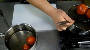 Как бланшировать помидоры. ENG SUB. How to blanch (peel) tomatoes. Как очистить томаты от кожицы