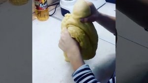 Как правильно месить тесто.