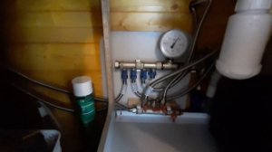 Дачный домик из бытовки / Обзор мини домика построенного своими руками.