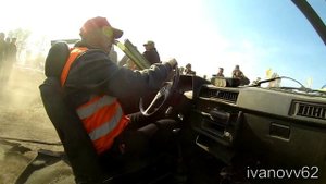 Внедорожники разрывают "Таврию" Видео из салона.
