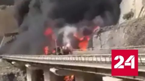 Кадры крупного пожара на трассе в Саудовской Аравии сняли очевидцы - Россия 24 