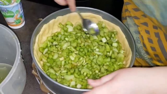 Заливной пирог с ревенем!!!