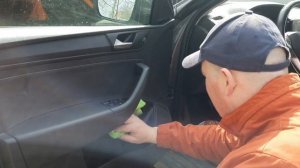 Установка карпета от "Альфа- сфера" в карманы дверей Поло Лифтбек (VW Polo Liftback)