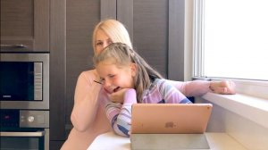 УгАдАй БЛОГЕРА по КОМНАТЕ // популярные ЮтУбЕрЫ // Lady Diana // Miss Katy // Viki Show