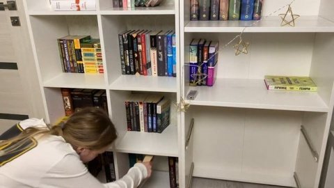 МОИ КНИЖНЫЕ ПОЛКИ | новый стеллаж | перестановка книг | тур по книжным полкам