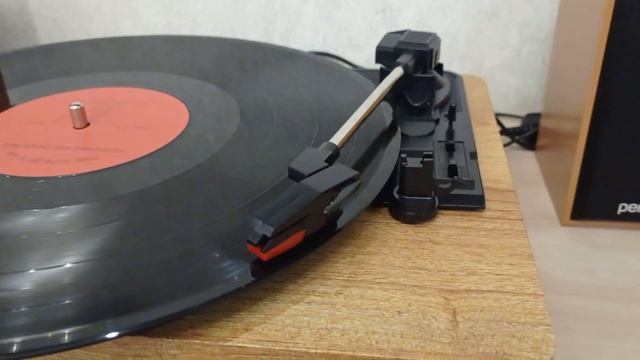 Виниловый проигрыватель Ritmix LP-240 смотреть онлайн