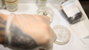 Restoration and cleaning of metal plastics