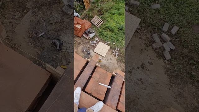 Надежная фиксация балок перекрытия к коробке для мансардной кровли! Детально показываем!! смотреть онлайн