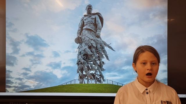 "На Земле безжалостно маленькой" Р.Рождественский читает Зайкова Арина 5 класс МОК ЗАПАД