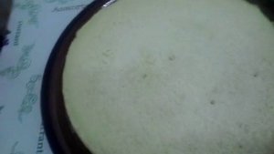 бисквитный торт с консервированными персиками.