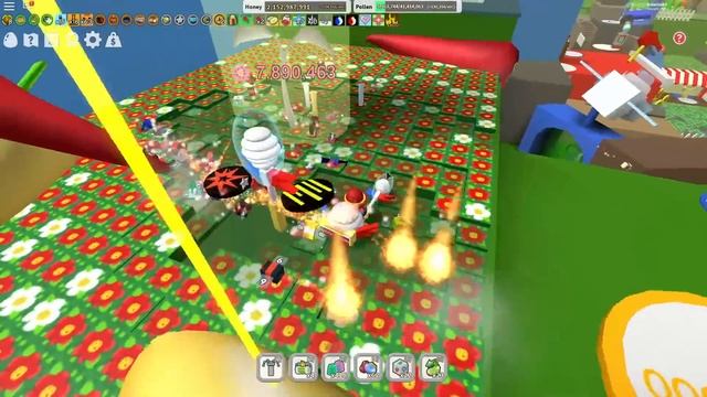 ФАРМ КЛУБНИКИ В СИМУЛЯТОРЕ ПЧЕЛОВОДА! ПРОВЕРКА ДОНАТА! BEE SWARM SIMULATOR! смотреть онлайн