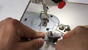 Приспособление для промышленной прямострочной швейной машины