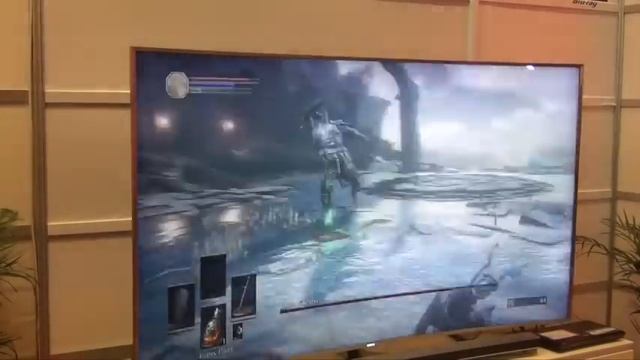 Playing Dark Souls III on a 85 inch Samsung 4K Curved TV смотреть онлайн