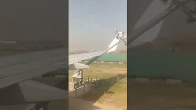 Boeing 737-800 SpiceJet задел крылом фонарный столб в аэропорту Нью-Дели