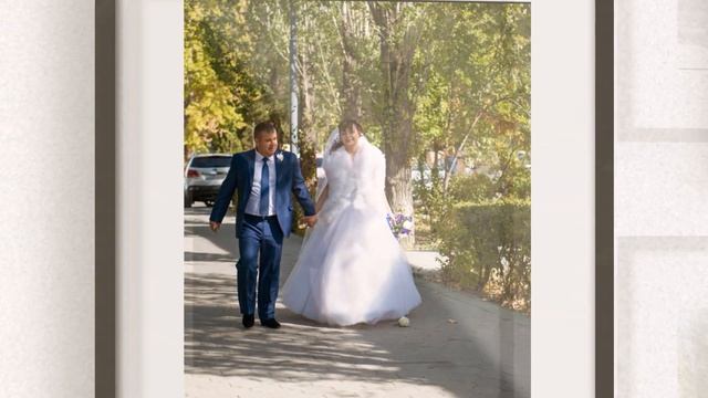 Свадебное слайдшоу в красивых рамках на стене и необычный подарок смотреть онлайн