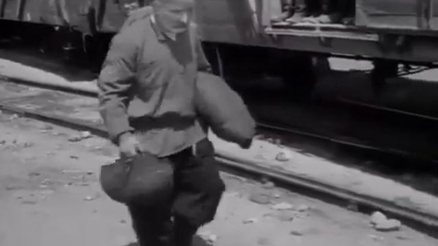 — Эй! Ты чего здесь бродишь? — Я здесь гуляю!.. А потом отсюда погуляю туда!