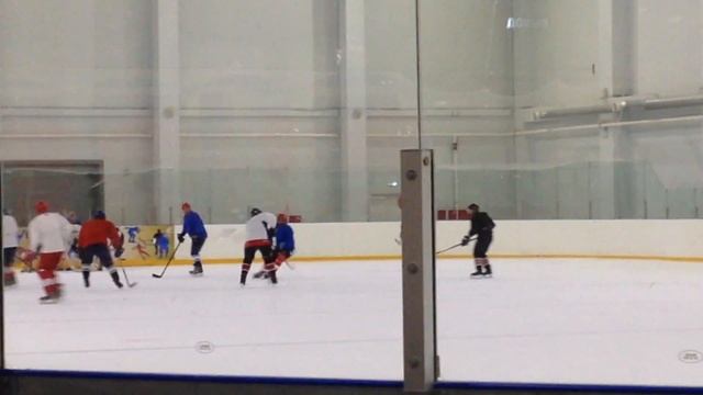 Хоккей в ФОК "Салют" Долгопрудного. Трус не играет в хоккей! Шайбу! Шайбу! Шайбу! смотреть онлайн