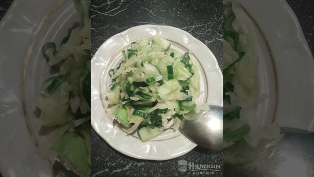 Салат с капустой и огурцом