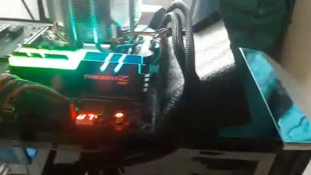 Первый запуск материнской платы EVGA Z370 Classified K смотреть онлайн