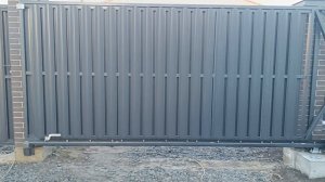 Откатные ворота со штакетником Автоматика Алютех