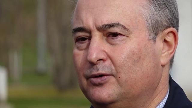 МИНИСТР, КОТОРЫЙ МЫСЛЯМИ НЕ С РОССИЕЙ