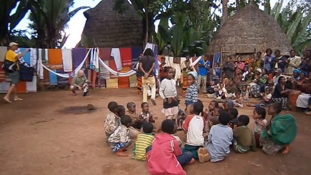 Эфиопия. Национальные тацы в исполнении детей. смотреть онлайн