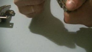 Разница между обычной петлей   и петлей с доводчиком