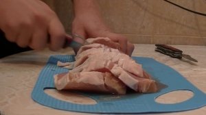 Режем мясо Victorinox Forester VS Ranger Grip