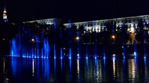 Красивый Цветной Музыкальный Танцующий Фонтан в Минске. Цветные Музыкальные Танцующие Фонтаны Видео