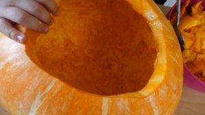 Halloween! Как почистить тыкву и сделать ей выразительное лицо!