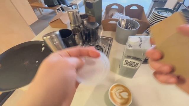 POV- A solo barista working through a lunch rush... смотреть онлайн