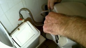 Как заменить запорную арматуру в сливном бачке унитаза.