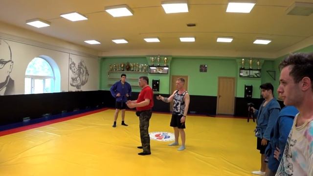 АМЕРИКАНЦЫ ПОПАЛИ В ЛЕГЕНДАРНЫЙ ЗАЛ РУССКОГО САМБО смотреть онлайн