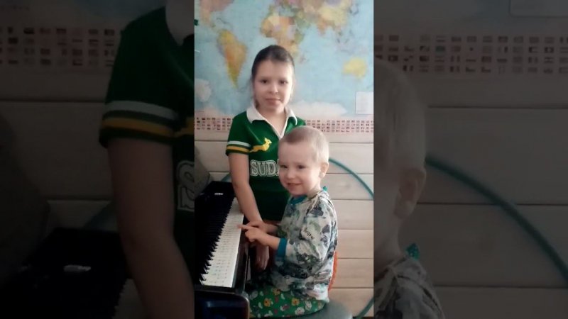 3-летка сыграл песенку "Андрей - воробей". А затем последовала дальнейшая импровизация