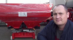 Разбрасыватель минеральных удобрений на 1000 литров.