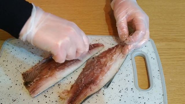 СЕЛЕДКА БЕЗ КОСТЕЙ - Как Быстро и Правильно Чистить и Разделывать Селедку на Филе