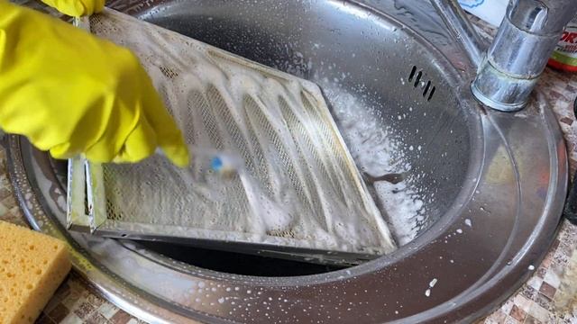 Как ПОЧИСТИТЬ ✨ кухонную вытяжку и плиту от ЖИРА/жирной ЗАСТАРЕЛОЙ ? грязи за 10 минут ЛЕГКО? ! смотреть онлайн