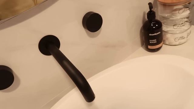 BATHROOM ORGANISATION TOUR// Decor, Storage and Organisation Hacks// How to DIY LED Mirror! смотреть онлайн