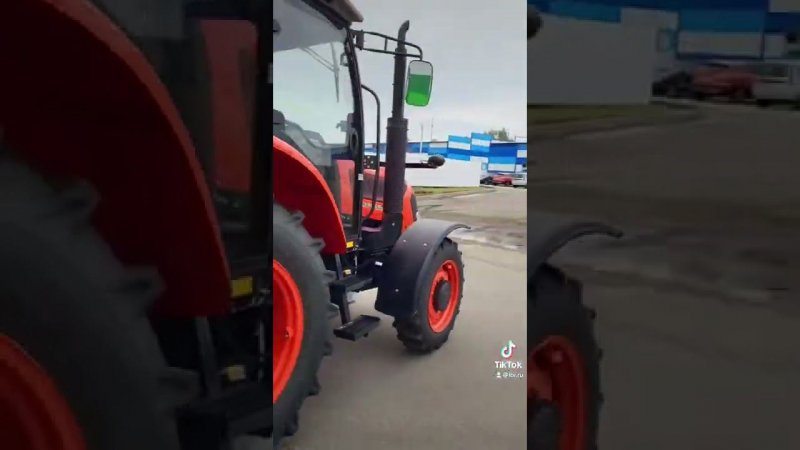 Новый трактор уезжает к хозяйство