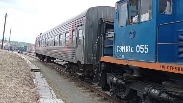 Отправление пригородного поезда со станции Кын. смотреть онлайн