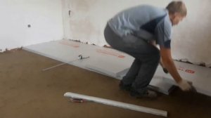 подготовка бетонного основания под дальнейшую укладку теплого пола