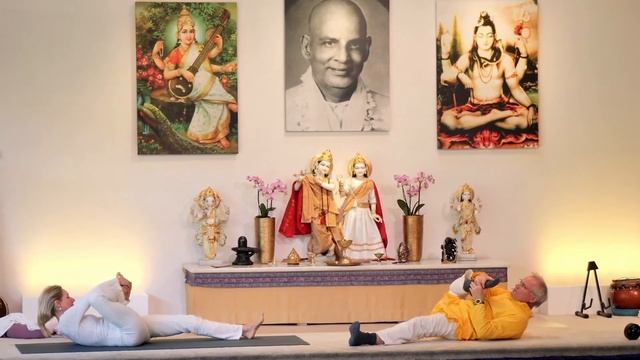 Jubiläums-Yogastunde mit Sukadev - Yoga Vidya Live, 17.04.2022, 09:15 Uhr смотреть онлайн