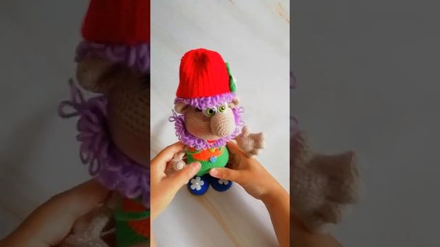 Гномы связанные крючком. Гном Емеля и мама гном.