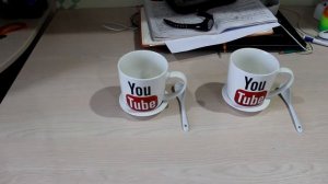 Набор посуды с логотипом YouTube.