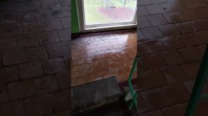 Россия, Свердловская область, поселок Свободный,улица Кузнецова дом 49, подъезд 3(весь дом течёт та