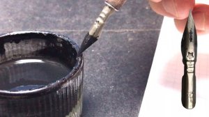 Как работает острое перо для каллиграфии.