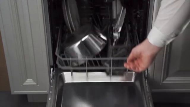 Узкая посудомоечная машина Electrolux AirDry ESF9452LOX смотреть онлайн