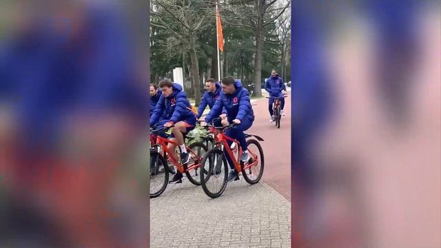 Virgil van Dijk and Netherlands team mates turn up for training on BIKES ahead of Scotland clash