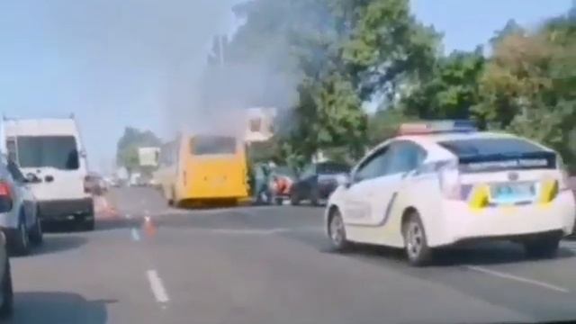 Пожар в маршрутке на Лесной смотреть онлайн